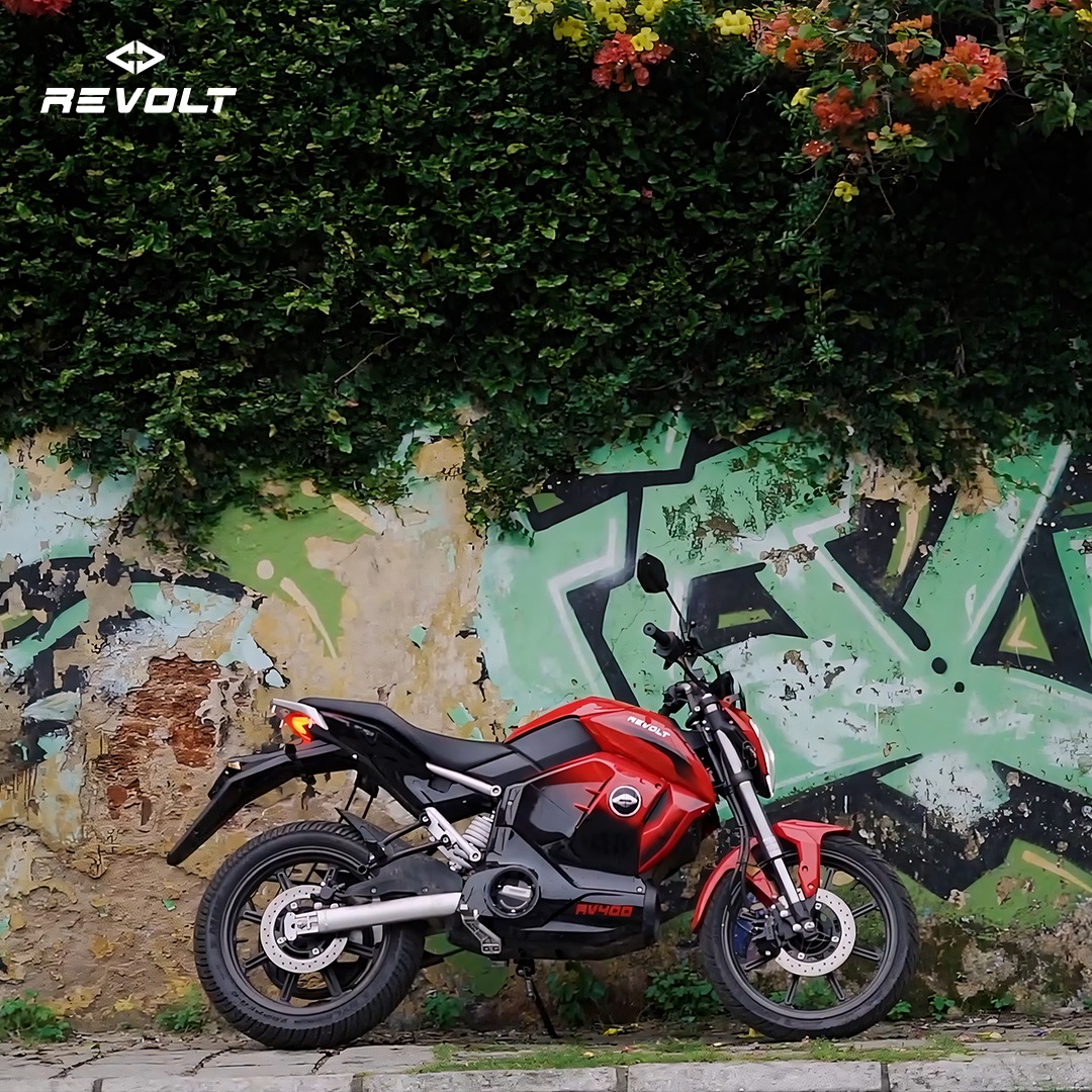 RevoltMotorsIN's tweet photo. Today we are here in the vibrant state of __________. To guess the location, find the clue below: 🗝 + 🚂 + 🅰

#revoltmotors #RV400 #electric #ev #ridetherevolution #eclipsered #revoltmotorsin #electricrevolution https://t.co/MVTM0ydR6w