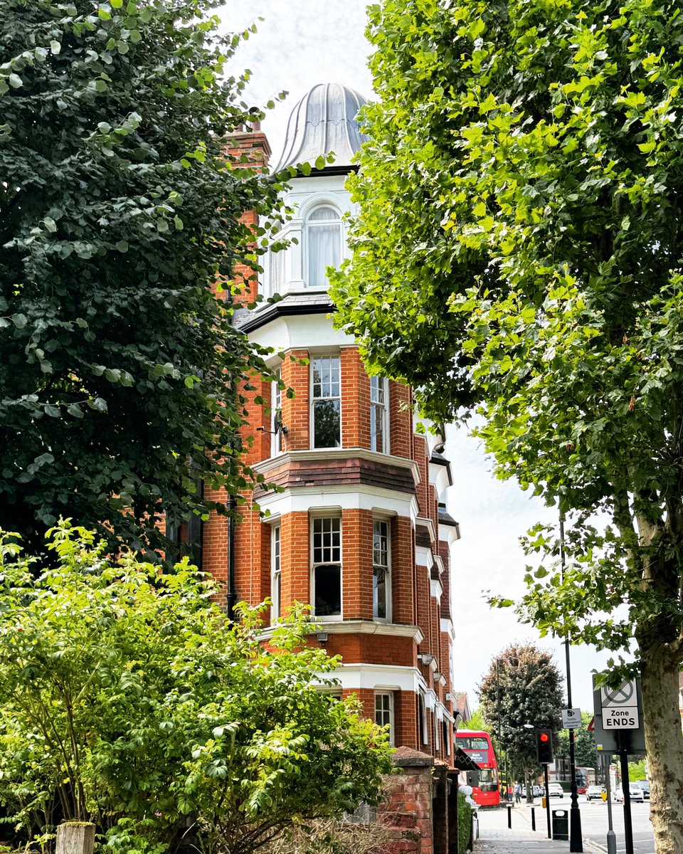 Muswellhill15's tweet photo. Recent views of Muswell Hill ❤️ #muswellhill #London #haringey #Heritage #northlondon https://t.co/qC0pCDM7AY