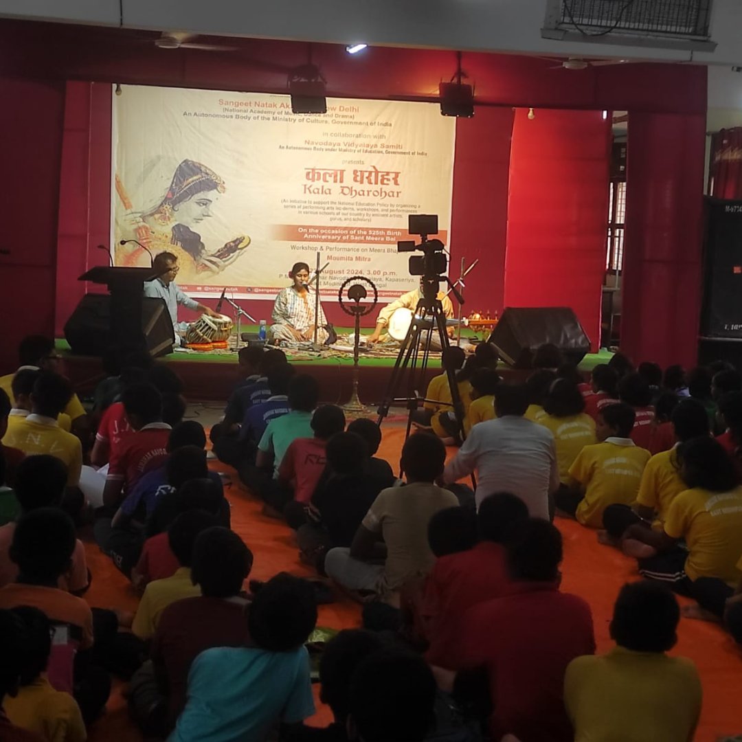 sangeetnatak's tweet photo. Highlights from Day 1, a soulful performance of Meera Bhajans by Maumita Mitra at #Event5 in the #Kaladharohar series, organized by Sangeet Natak Akademi, New Delhi, at Jawahar Navodaya Vidyalaya, Kapaseriya, East Medinipur, West Bengal.
#music #dance #drama #artist #culture #folk #SangeetNatakAkademi #WestBengal