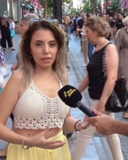 Dilruba’mızdan mesaj var:
“Ailemin tek çocuğuyum,1,5 yıldır işsizim.
Annem kalp hastası,onun için endişeleniyorum.
Daha önce Adliye’ye hiç yolum düşmedi,hiç SUÇ işlemedim.
Hiç korkmuyorum;
Cesaretimi “KORKMA”diye başlayan İSTİKLAL MARŞIMIZDAN alıyorum”❤️
#DilrubaSebestBırakılsın