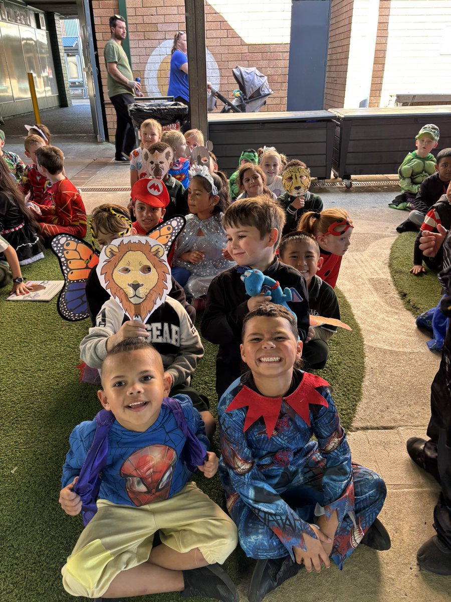 Great fun today <a href="/WhalanPS/">Whalan Public School</a>’ annual book parade!
#lovewhereyouwork
<a href="/Moth_T/">Tom Moth</a> <a href="/CathyBrennan1/">Cathy Brennan</a> 
<a href="/HelenPolios51/">Helen Polios</a>