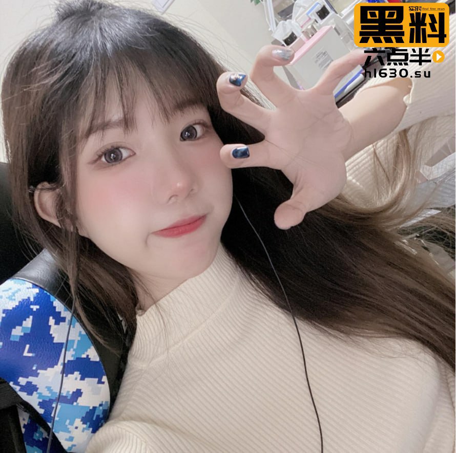 desla206's tweet photo. #台湾 #LOL #闪电狼 职业电竞队女子 #脏悠 口交啪啪视频泄密！口活确实一流，大胸一只手还真抓不住！

PS:说实话看完视频，游戏技术怎么样暂且不论，这“口活”确实是有一手。电竞圈也是出了名的乱，各种草粉约炮潜规则，女生想在这个圈子里混饭吃也是相当不容易！但是谁能拒绝一个大胸脯可爱台妹呢？👍 https://t.co/xagGKDKfWc