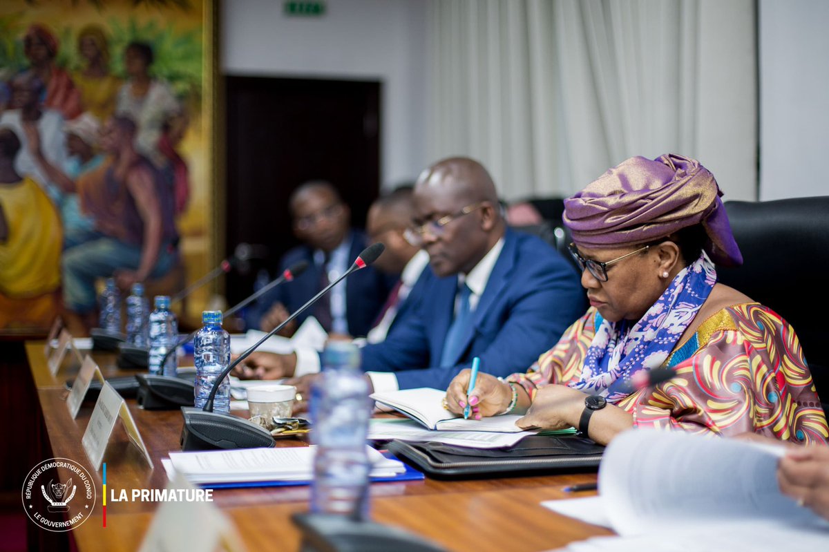 PrimatureRDC's tweet image. #Économie  #Conjoncture
21 août 2024 | Le Comité de Conjoncture Économique, sous la présidence de la Première Ministre Judith Suminwa Tuluka, a annoncé des décisions cruciales pour soutenir les opérateurs économiques et les populations des provinces du Nord-Kivu, Sud-Kivu,…