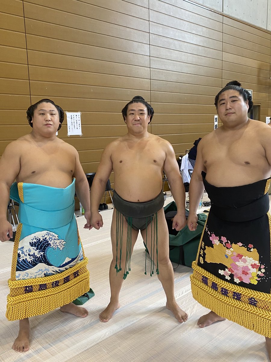 夏巡業 #福島場所 ＞ 髪結実演が終わり、大銀杏で揃って写真を1枚。 若
