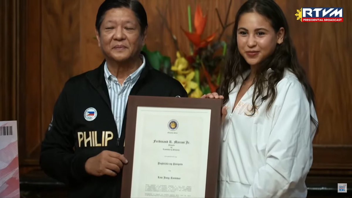 gmanews's tweet photo. Olympic gymnast Levi Jung-Ruivivar received her cash incentives from the Office of the President as President Ferdinand "Bongbong" Marcos Jr. welcomes the Filipino athletes in the Malacañang Palace.  

Follow #GMASports for more updates. https://t.co/Gz5Tbvm6VN