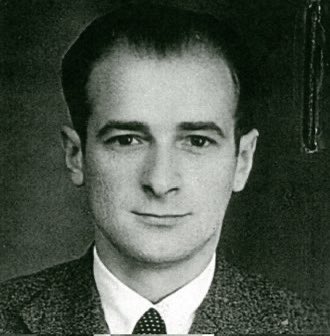 [#CeJourLà] 22 août 1962, le général de Gaulle échappe de peu à l’attentat du Petit-Clamart. Il ne doit sa survie qu’au courage et au sang-froid d’un homme, Francis Marroux, son chauffeur, qui lui a déjà sauvé la vie l’année passée, à Pont-sur-Seine. 

Natif de la Drôme,