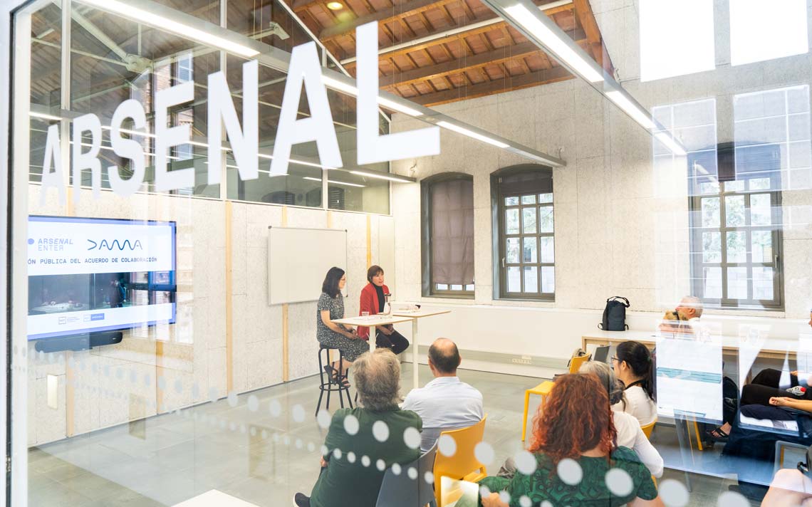 Com facilitar que més projectes i treballs acadèmics traspassin les parets de la Universitat? Aquestes són qüestions centrals de l'estratègia d'Arsenal per transferir el coneixement generat a la Universitat cap a la societat 👉 i.mtr.cool/cwavjdddsf