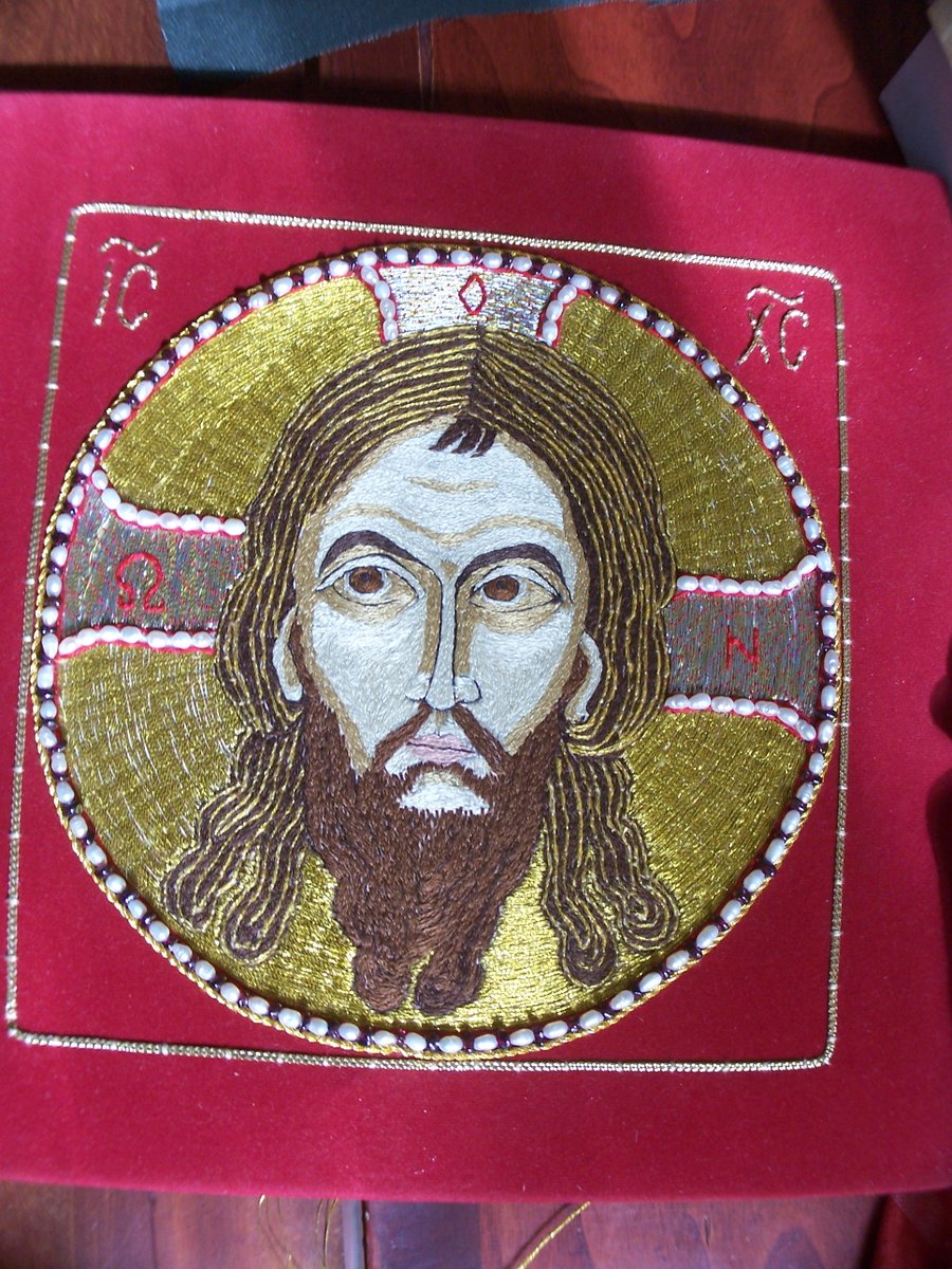 MarisStellaVsts's tweet photo. Under her guidance, my first embroidered icon had been embroidered. This one had been attached to a newly made at that time on a chasuble made by Belgium Carmelites.This definitely caught me to vestment making. 3 years later, begun the business. Icon called "Not-made-by-hands" https://t.co/ty8KnElyUy