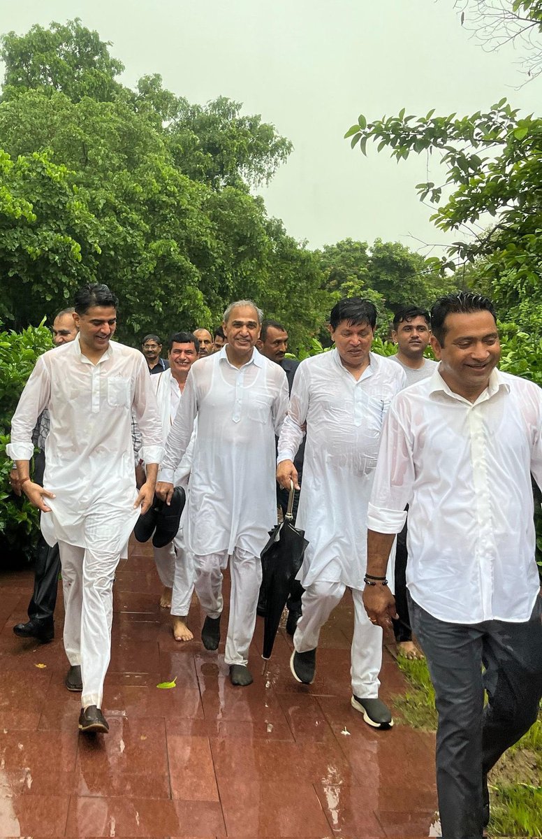 Princedadhich_'s tweet photo. कटते भी चलो बढ़ते भी चलो बाज़ू भी बहुत हैं सर भी बहुत 
चलते भी चलो कि अब डेरे मंज़िल ही पे डाले जाएँगे… 

@RahulKaswanMP  @SachinPilot  
#Rahulkaswan  #SachinPilot https://t.co/OxkaYJwnrA