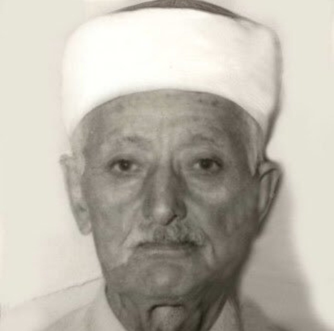 Tevafuklu Kur'ân'ın katibi
Risale-i Nurun naşiri
Sayısız kemal ehli talebinin üstadı
Nur talebelerin üstadı sânisi olan

İhlas ve sabrın
Nezaket ve sükunetin
Azim ve iradenin timsali
Seyyid Ahmed Hüsrev Efendi üstadımıza ve Eecdadına Cenabı Hak
Kemali rahmet
Mağfiret ihsan etsin