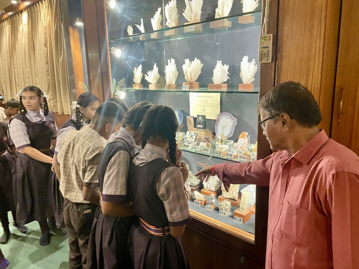 Gargoti's tweet photo. Today’s 46 students visited from Sinnar 

#gargotimuseum #nashik #nashiktourism #indianmuseum #pune #mumbai #maharashtratourism #museum #museumindia #museumofindia https://t.co/8fJZj3gXzw