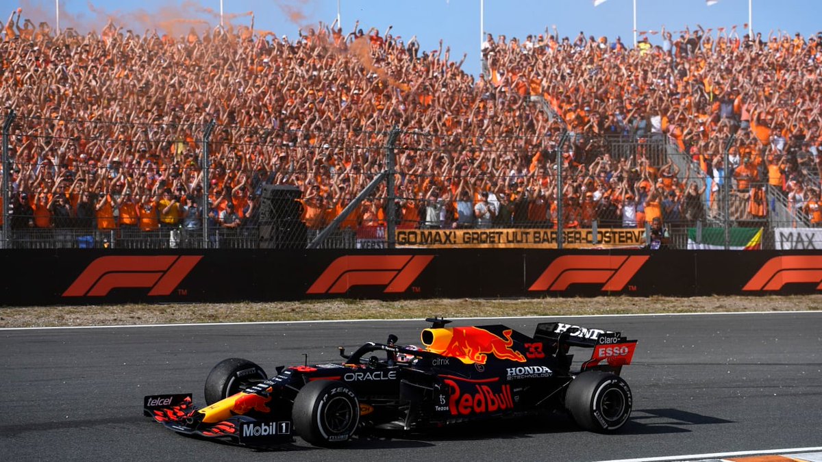 FormuleAlles's tweet photo. Daar is ie dan! De lang verwachte #DutchGP Special van Formule Alles! Of je er wat aan hebt moet nog blijken, maar luisteren kan via de links hieronder!

Spotify: https://t.co/zTaCXwoo9R
Overige kanalen: https://t.co/wcpcbD8oQF

#F1 #Podcast https://t.co/atgjhVaFeZ