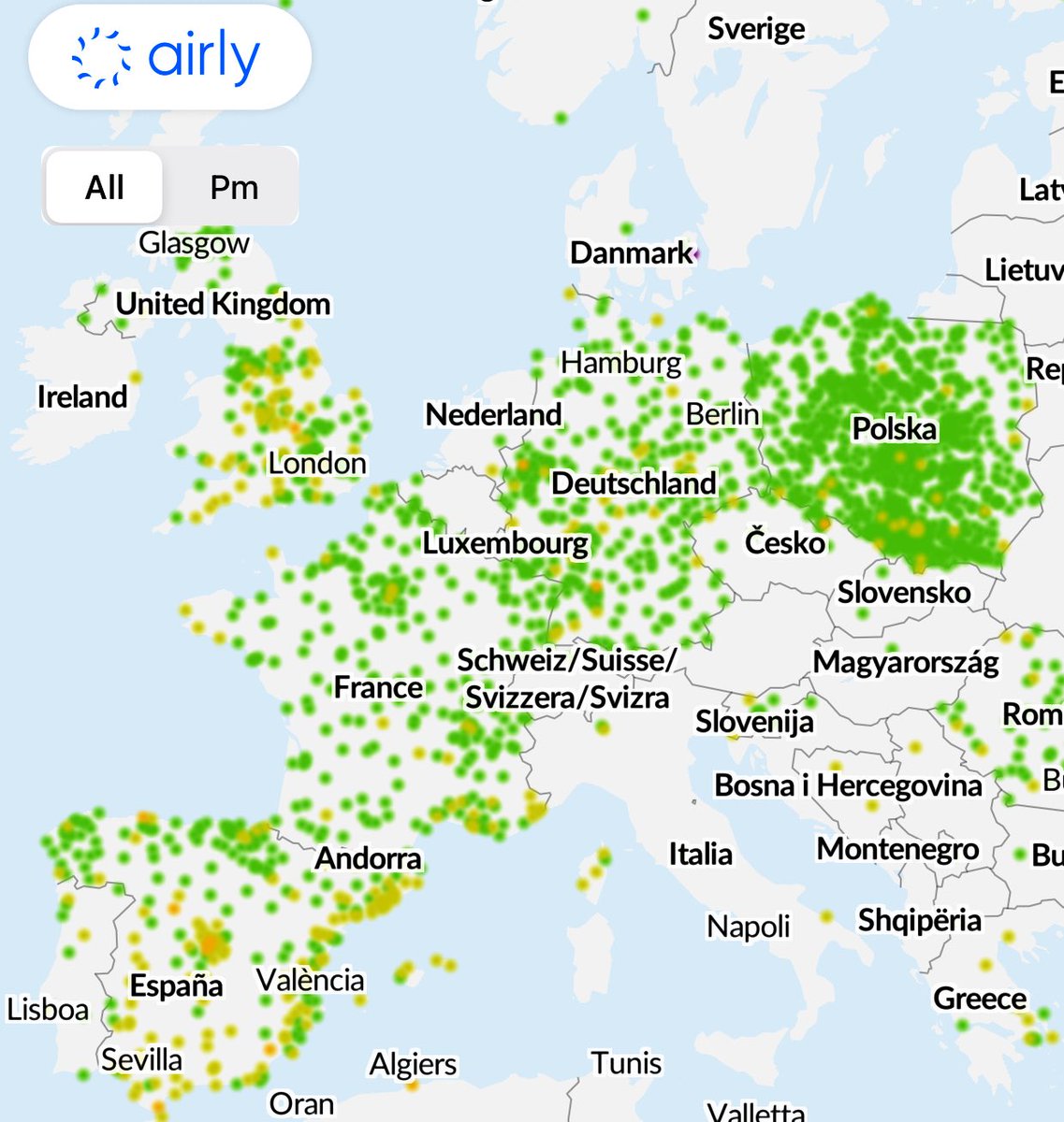n_smog's tweet photo. Dobrze wygląda to nasze powietrze dzisiaj. To taki jeden plus na teraz, dla wszystkich zmęczonych tysiącem informacji, słusznych poniekąd, jak to źle rządzony jest ten kraj. #oddech #wyjatki https://t.co/61PkQ4mv4O
