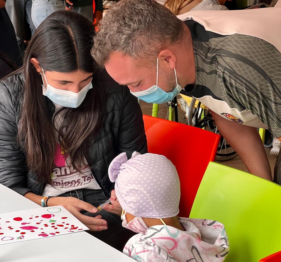 BarcaAcademy's tweet photo. La Barça Academy Querétaro visita a un hospital d’oncologia
https://t.co/QomuIMlRx8

Los entrenadores y entrenadoras de Querétaro visitaron niños y niñas enfermos en un hospital oncológico local
https://t.co/2QKnh6i8pE

@BarcaAcademy
🔵🔴 #ForçaBarça https://t.co/GSo0nmcMbS
