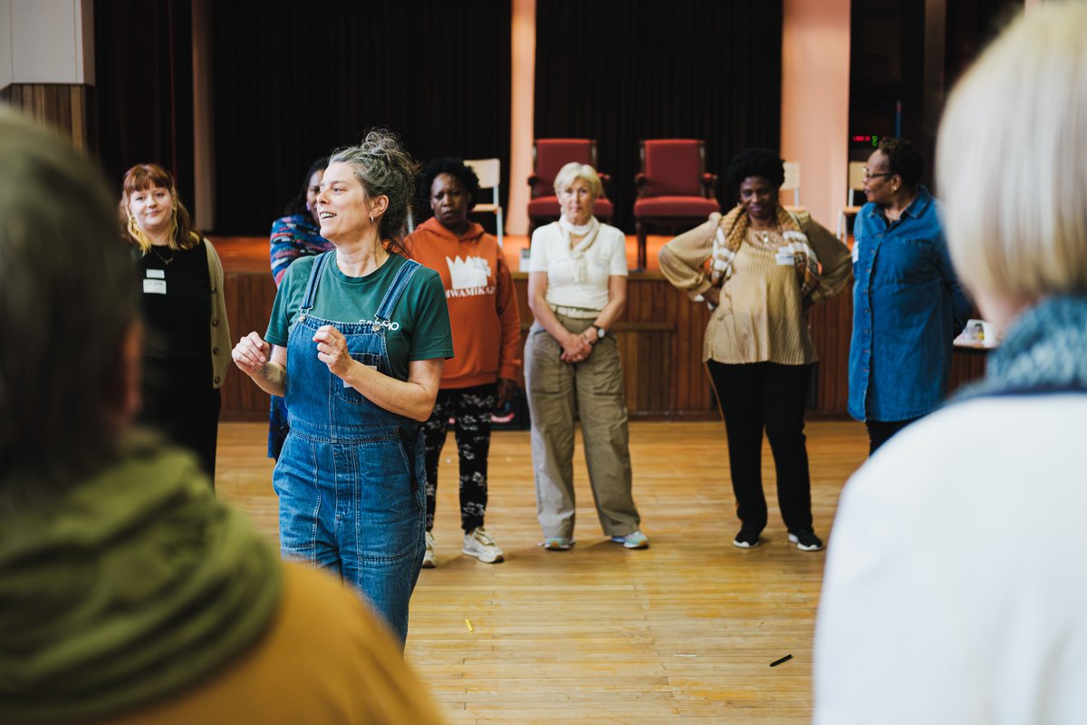 Over samenleven in diversiteit moet je in gesprek durven te gaan. En uitdagingen moeten worden benoemd. Opbouwwerker Hilde schreef erover in <a href="/Sampol_magazine/">Samenleving & Politiek</a>: sampol.be/2024/08/samenw… #Samenwijzer #diversiteit #Denderleeuw