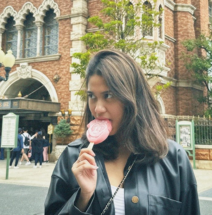 detikfood's tweet photo. #Foto Selebgram Azizah Salsha punya banyak momen kulineran di luar negeri lho, detikers! Termasuk momen makan bareng suami, Pratama Arhanπ
Lihat potretnya di sini!
>> https://t.co/CHuTTvYT6e
Foto: Instagram/azizahsalsha_
#detikfood #azizahsalsa #azizahsalsha #pratamaarhan https://t.co/oyZsHmxPv4