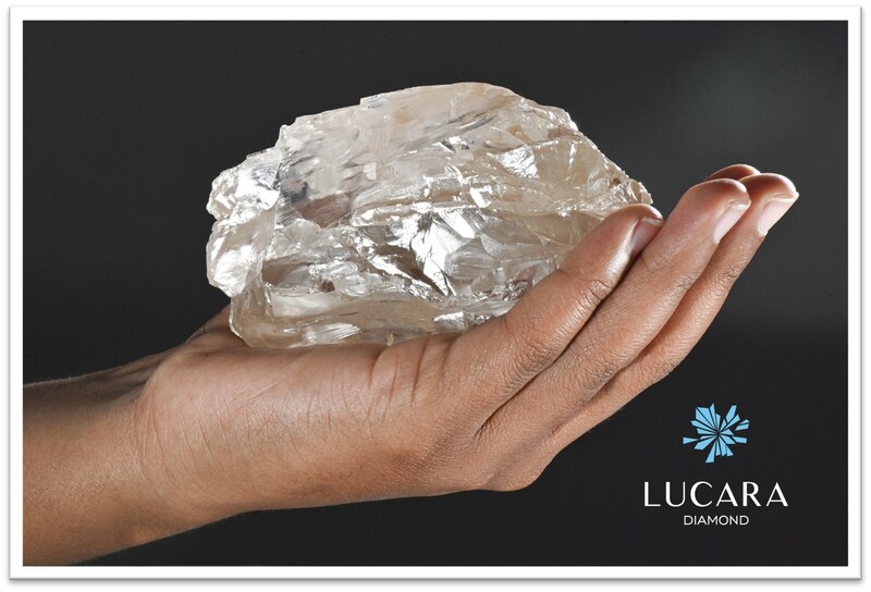 edahn's tweet photo. Lucara recovered a 2,492 carat diamond at Karowe, the largest diamond it ever recovered. How big is it? It dwarfs a golf ball. https://t.co/5bztd7sn7T