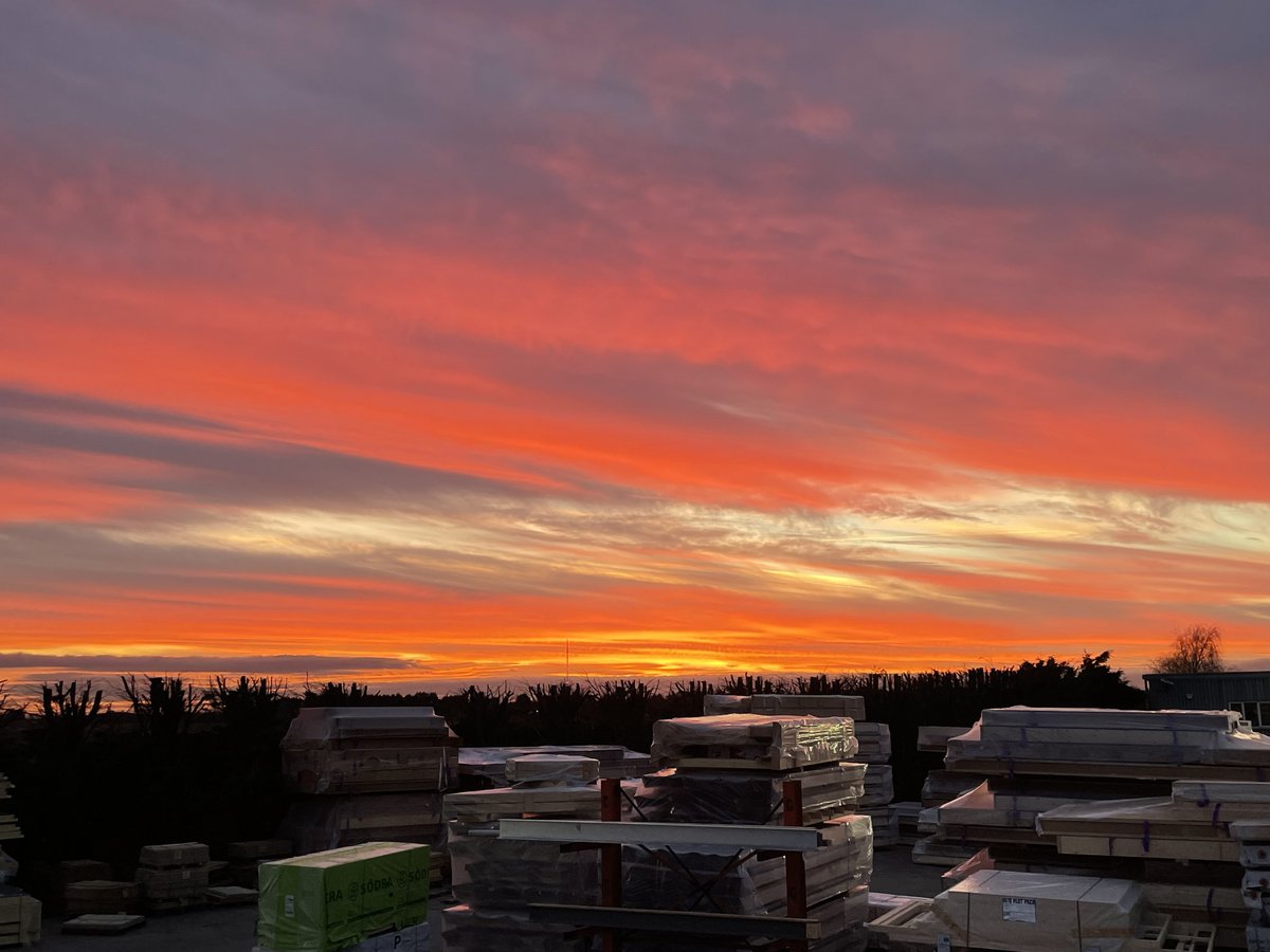 PinewoodTF's tweet photo. Look at that view 🤩

If you’d like more information about our structural timber frames, including our room-in-roof systems, or for a no obligation quotation, get in touch with us.
#Factory #Construction #TimberFrame #TimberFrameRoofing #MMC https://t.co/l893dKNoTa