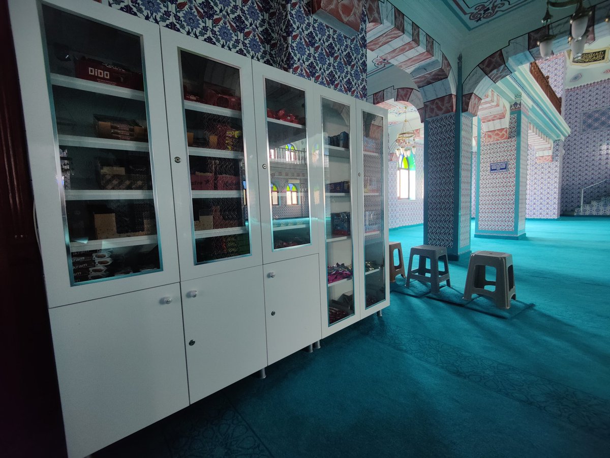 Yetersiz bakiye (@ugurkesginn) on Twitter photo Yalova taşköprü de bir camii de çocuklara özel çikolata dolabı yapılmış ve camide heryerde namaz kılarken çocuk sesi gelmiyorsa geleceğimzden endişe ediyoruz gibi birşey yazıyor. Çok hoşuma gitti keşke imam müezzin böyle düşünceli olsa Yalova taşköprü de bir camii de çocuklara özel çikolata dolabı yapılmış ve camide heryerde namaz kılarken çocuk sesi gelmiyorsa geleceğimzden endişe ediyoruz gibi birşey yazıyor. Çok hoşuma gitti keşke imam müezzin böyle düşünceli olsa