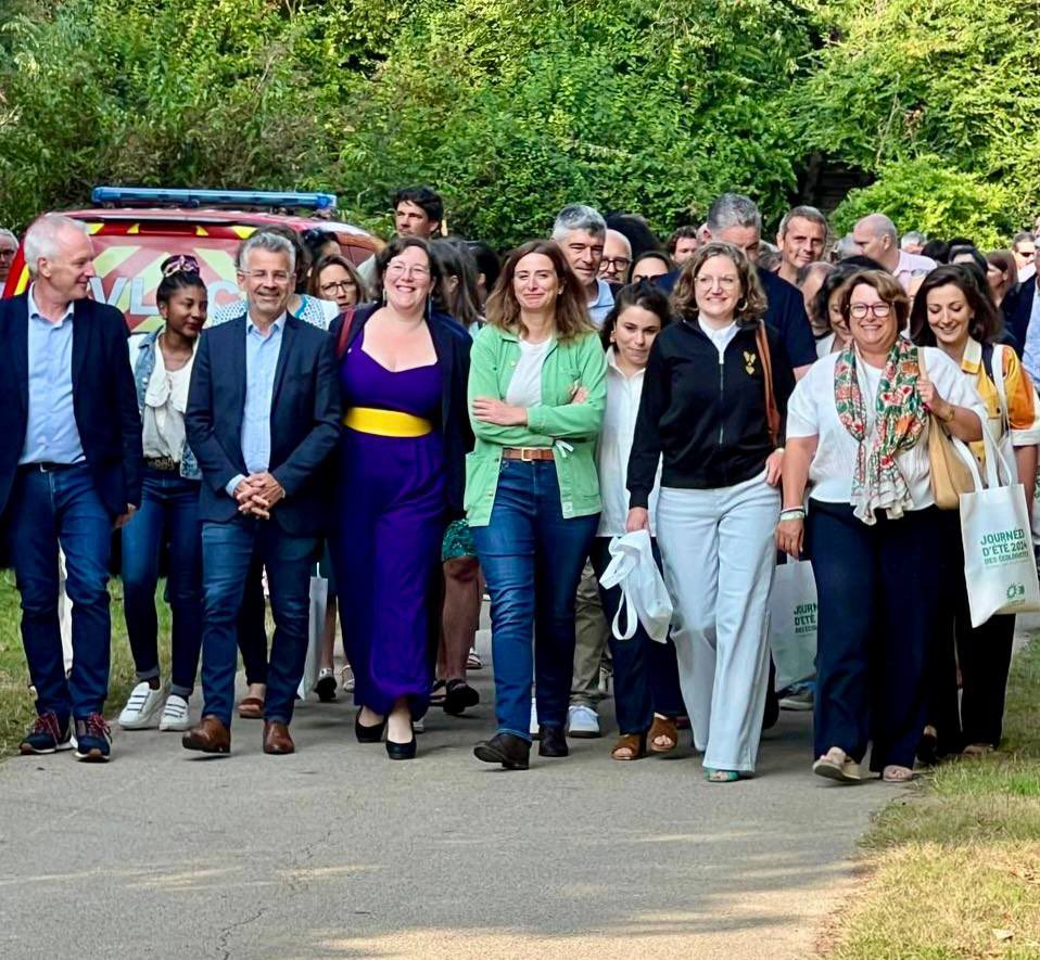 La famille écolo réunie pour les journées d’été des écologistes #JDE2024 à Tours ! 🌻