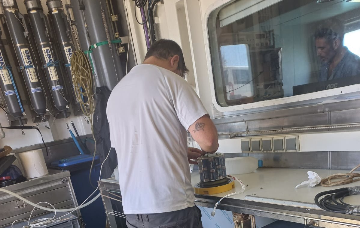 IEO_Cadiz's tweet photo. #STOCA | Arranca nueva campaña con un gran equipo pertenciente a los centros de Cádiz, Gijón y Santander del @IEOoceanografia ; al @ICMAN_CSIC ; a la @InfoUMA ; a la @UAEofficiel de Marruecos y al Laboratoire des Écoulements Géophysiques et Industriels @GrenobleINP .
#ABordo 🚢 https://t.co/exTNh8mu0u