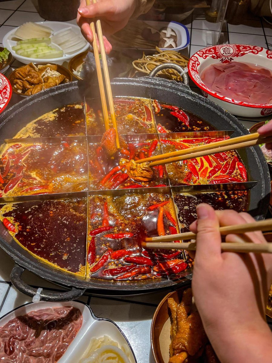 iChongqing_CIMC's tweet image. Chongqing hotpot🍲 to be eaten in a bomb shelter🏰.
📸爱扑腾的小鱼

#Hotpot #Chongqing #BombShelter #special #Funny #Cool