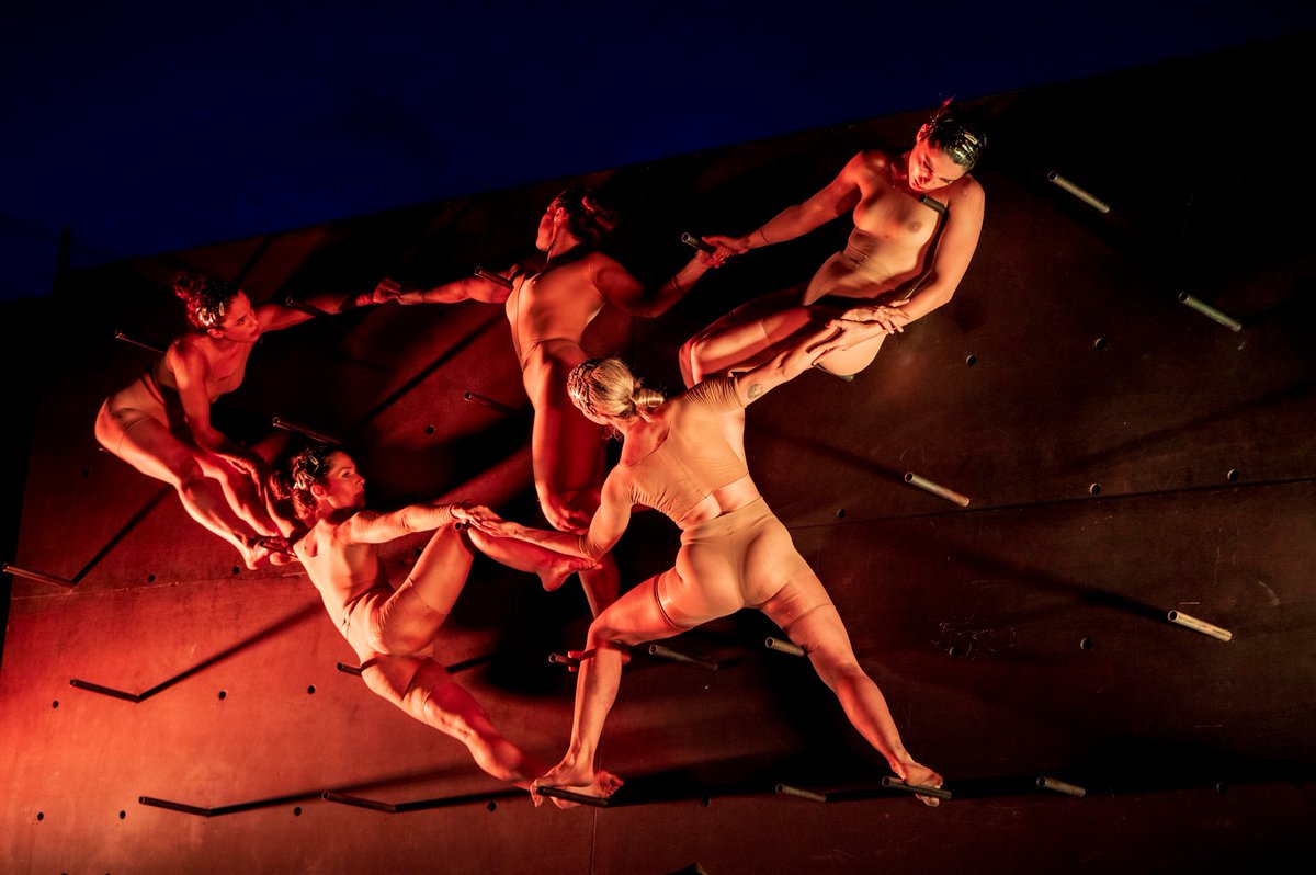 📢 BUSQUEM 5 VOLUNTARIS

🔍 Falten els últims 5 voluntaris per a l'espectacle de <a href="/SolPicodanza/">Sol Picó</a> 'Carrer 024' que veurem a #FiraTàrrega2024

🤝 Les persones participants faran moure el públic i col·laboraran en el moviment dins l'espai escènic.

📲Formulari
forms.office.com/e/R3gxJvMLaw?u…