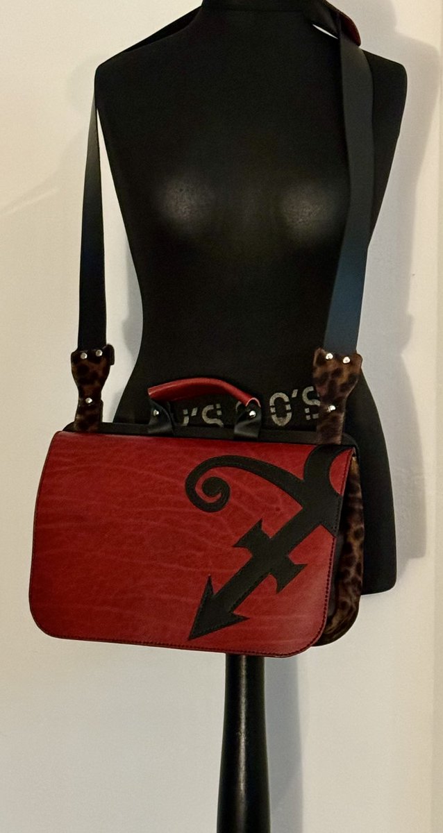 Zodmonster's tweet photo. HALL OF FAME bag….check out Not Bad 4 a Girl on FB https://t.co/wMY5jk4yiG