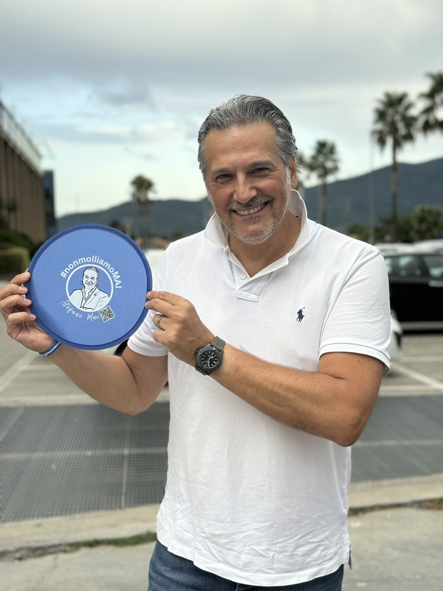 Dopo la rinfrescata dei giorni scorsi, è tornato il caldo! 
🌞💦 E io mi sono organizzato così! 
✏️Contattatemi per ricevere un gadget personalizzato, il ventaglio perfetto per combattere queste temperature.
#StefanoMai
#nonmolliamoMAI