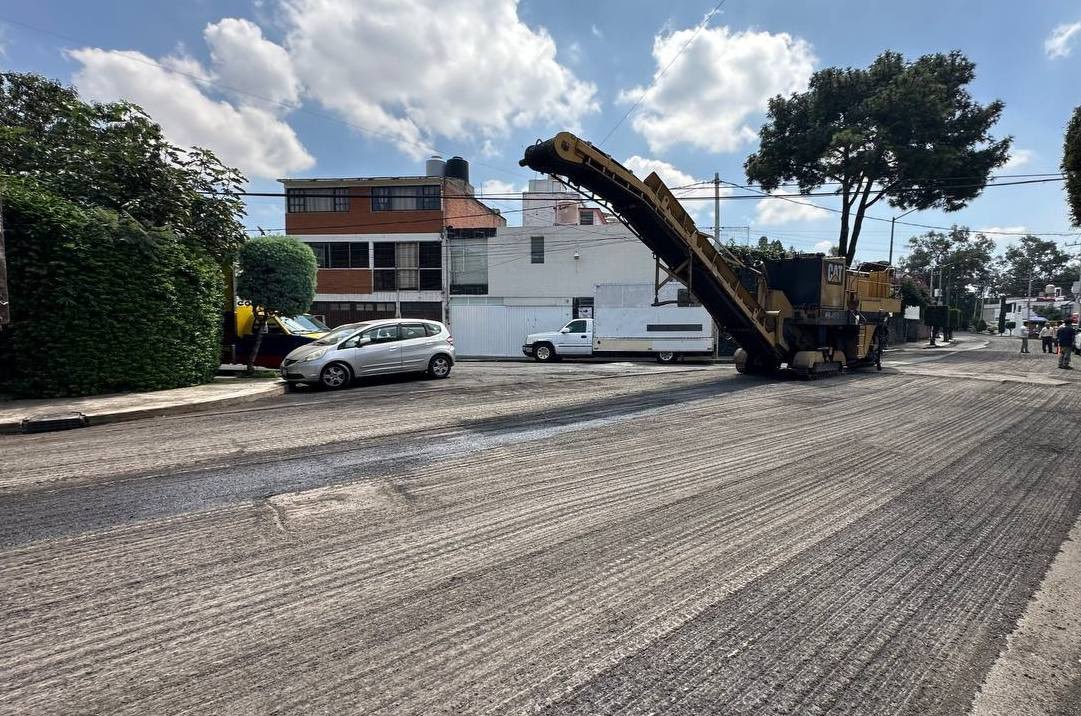 CanalTramo's tweet photo. @giogutierrezag 👏👏👏👏 ¡¡Enhorabuena Gio @giogutierrezag !

Va a quedar muy bien la #CarpetaAsfáltica de:

#OsaMenor ✨y #OsaMayor✨

🌳Asimismo te encargamos amablemente #Reforestar🌱🌱🌱 estas 2 #AvenidasSecundarias✨

🌠 ¡Gracias de antemano y enhorabuena por las #Obras @Alcaldia_Coy https://t.co/CDoLYTAOqT