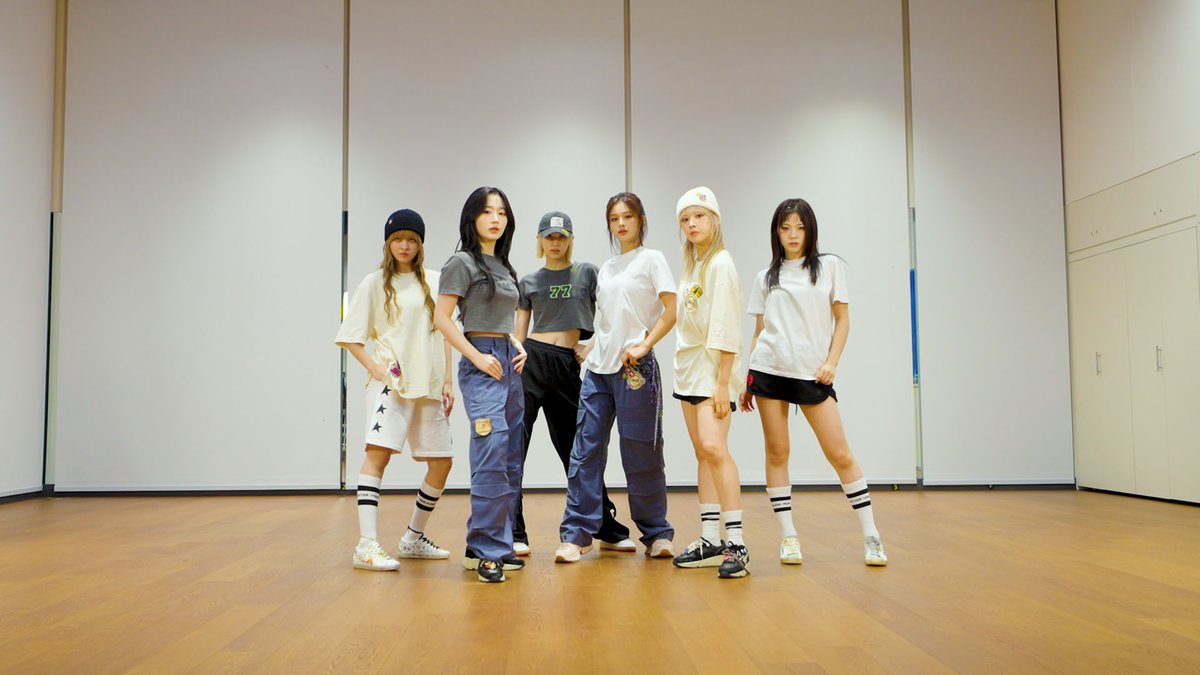 KpopGirlzBands1's tweet photo. #NMIXX "See that?" #StagePractice
https://t.co/QBYuW28X1z https://t.co/b8HqaEQV3i