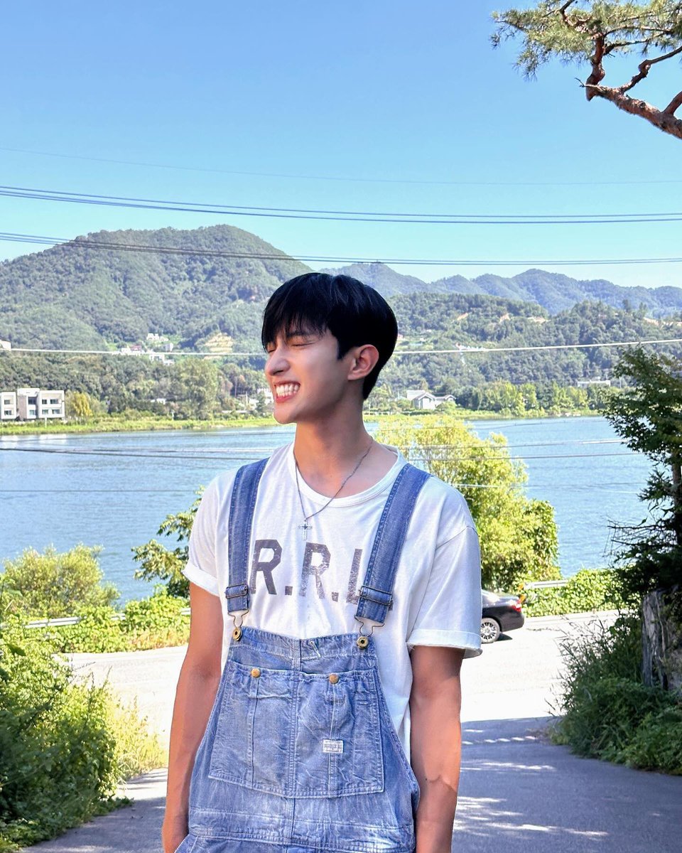 shua_enthusiast's tweet photo. sunshine personified 🥺 always be happy, dokyeomie! 🩵 https://t.co/mscDknzw48