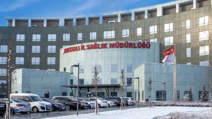 Ankara İl Sağlık Müdürlüğü: 

Ankara'daki hiçbir sağlık tesisimizde maymun çiçeği (mpox) hastalığı şüphesi ile karantinaya alınan hastamız bulunmamaktadır.   

Bu tür iddialar, gereksiz bir panik ortamı yaratmaya yönelik asılsız bilgilerdir.