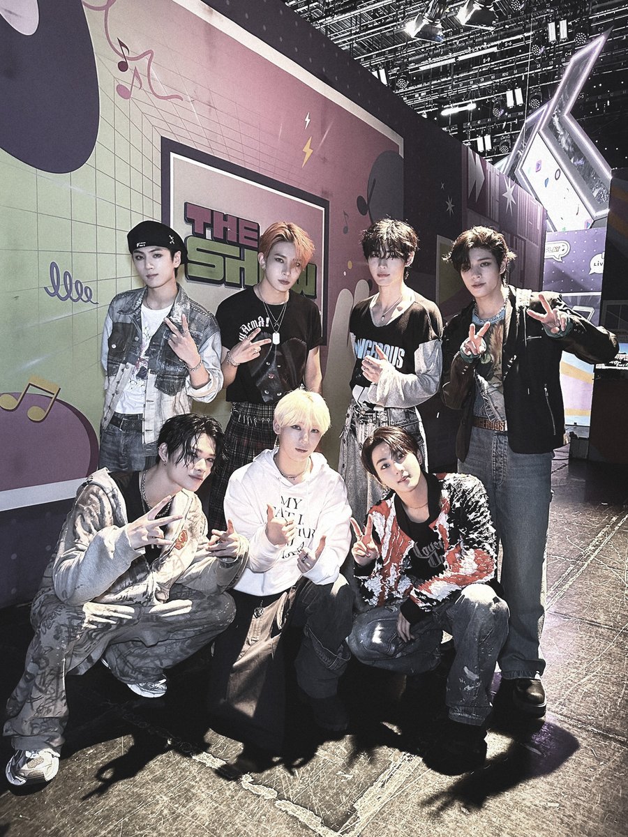 sunghoonpx's tweet image. ( ..,.. ) Lights, camera, and the stage is ours.