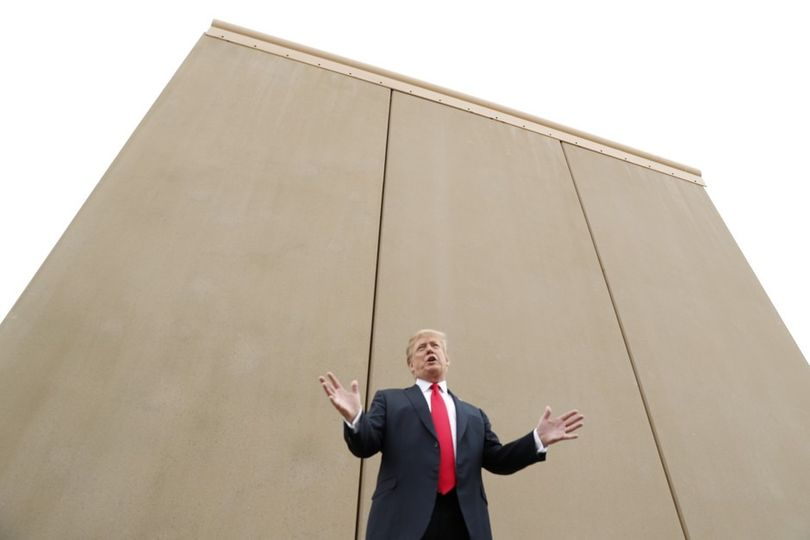 JeanGuyDuguay's tweet photo. Humpty Dumpty sat on a wall,
 Humpty Dumpty had a great fall;
 All the king's horses and all the king's men
 Couldn't put Humpty together again

Humpty Dumpty trôna sur un mur,
Il fit une grande chute;
Ni les chevaux du roi ni ses hommes
Ne purent rassembler Humpty en une pièce https://t.co/hRZLaLH29j