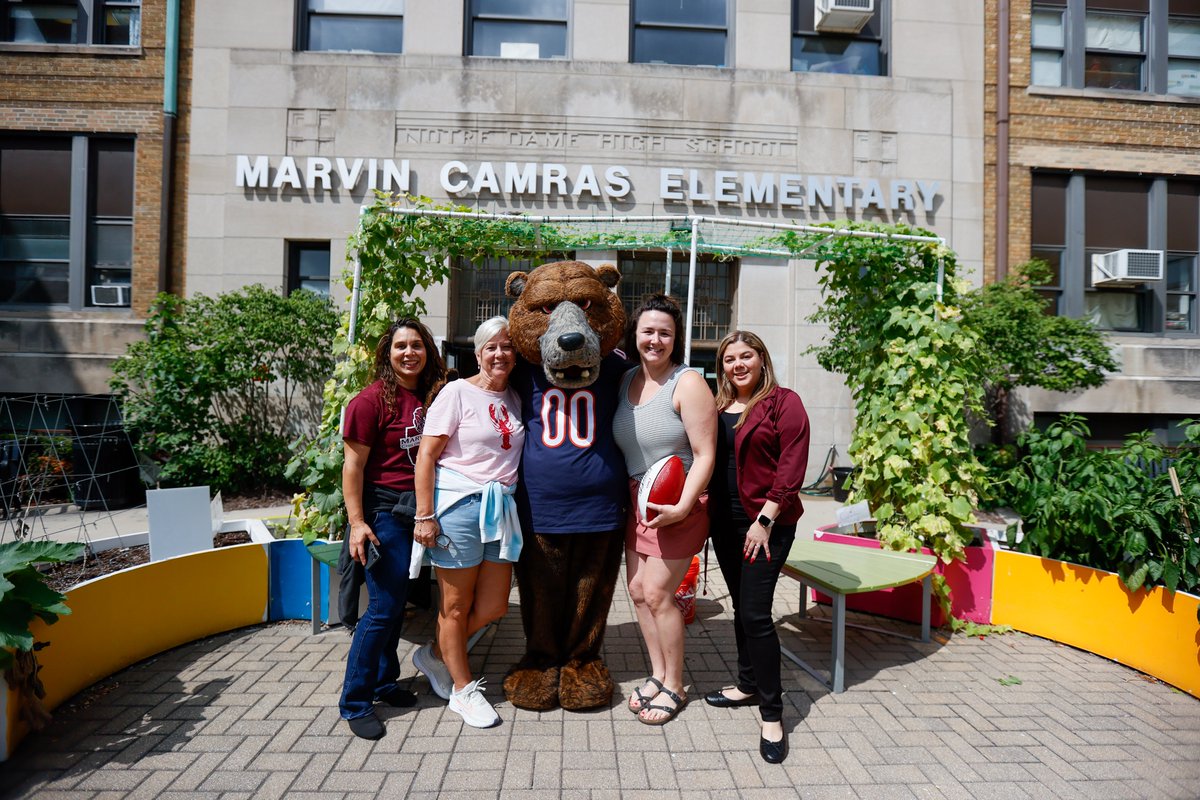 BearsOutreach's tweet photo. Congratulations Ms. Mueller from Marvin Camras Children's Engineering Elementary School for being selected as a #Bears Classroom Legend! https://t.co/LtYm0DxhBR