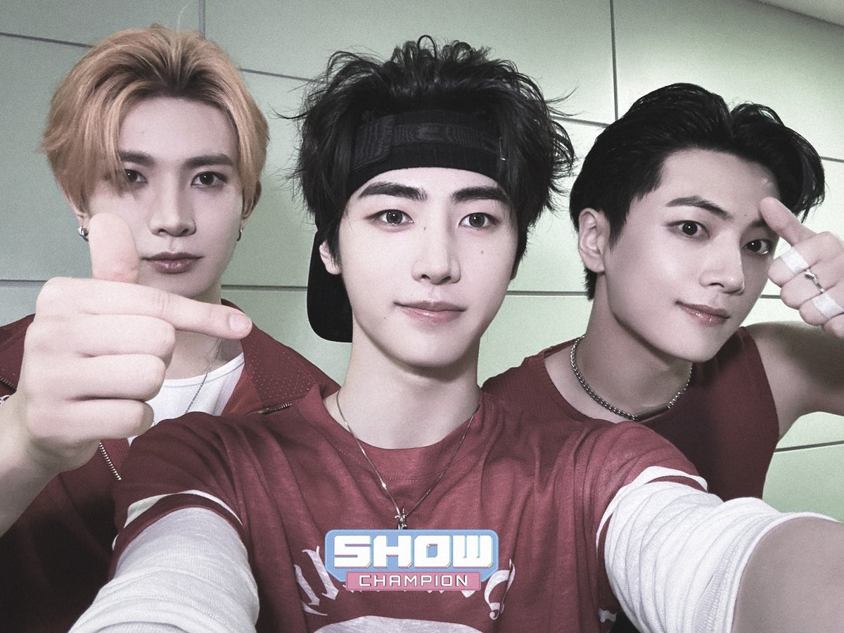 sunghoonpx's tweet image. #ShowChampion; 항상 응원해주시는 팬 여러분들께 감사드리며 앞으로는 더 잘하겠습니다. So the lights, stage, and a champion’s heart. Tonight, we soared.