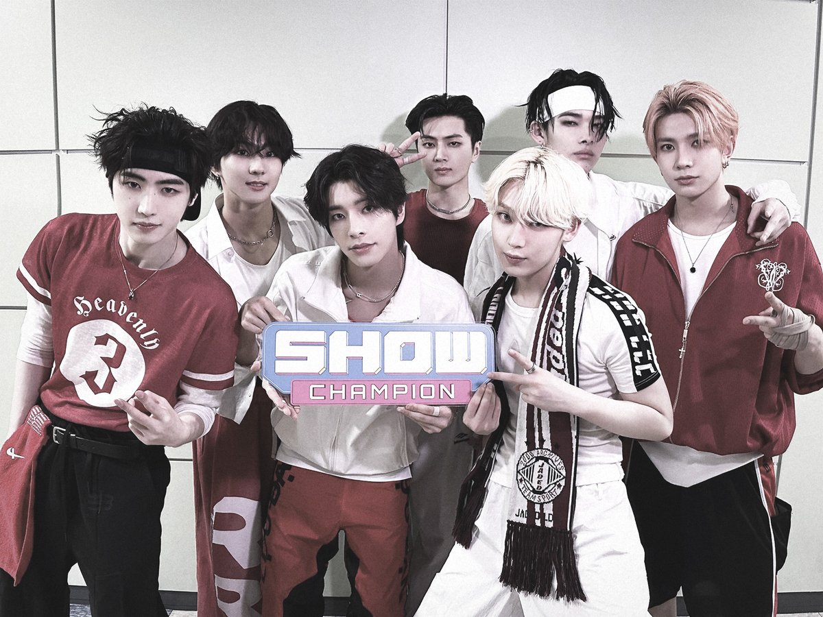 sunghoonpx's tweet image. #ShowChampion; 항상 응원해주시는 팬 여러분들께 감사드리며 앞으로는 더 잘하겠습니다. So the lights, stage, and a champion’s heart. Tonight, we soared.