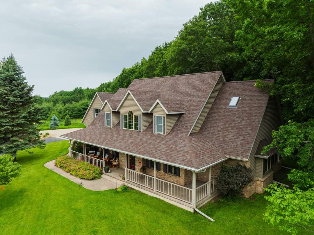 KickapooRoofing's tweet image. Despite all the rain, our team has completed some beautiful projects this year! 🌧

Enjoy the look of these beautiful roofs with the best quality shingles installed from @MalarkeyRoofing