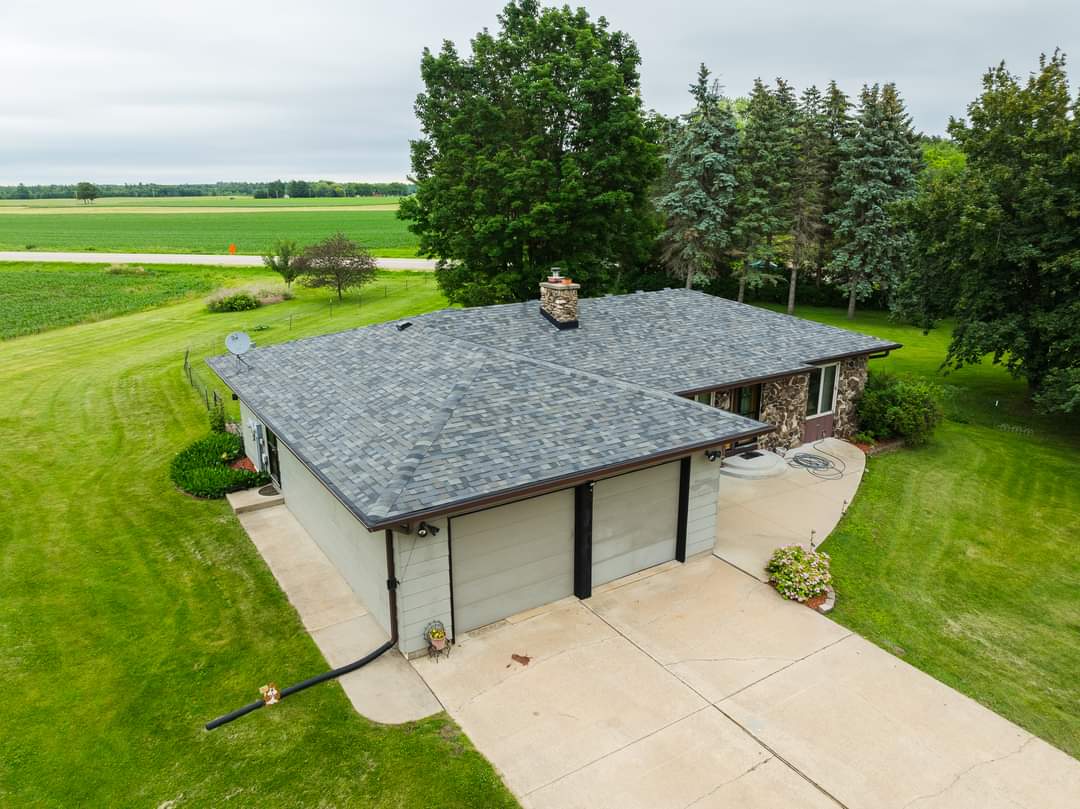 KickapooRoofing's tweet image. Despite all the rain, our team has completed some beautiful projects this year! 🌧

Enjoy the look of these beautiful roofs with the best quality shingles installed from @MalarkeyRoofing