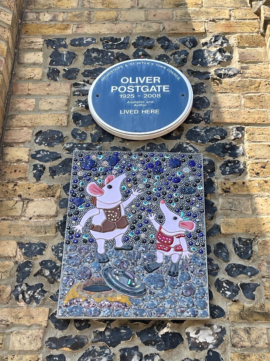 parrylel's tweet photo. Whistle stop - at Oliver Postgate's former home in Broadstairs. #OliverPostgate #Smallfilms #Clangers https://t.co/FUvladuaZM