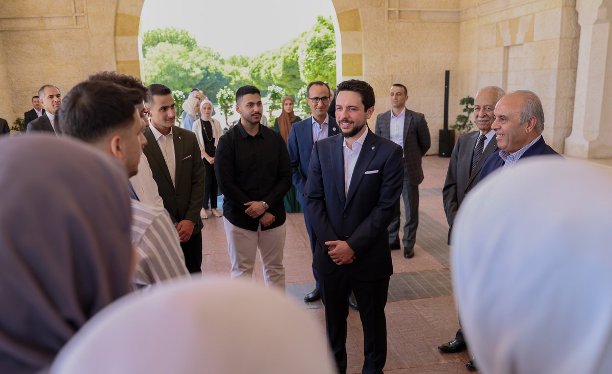 RHCJO's tweet photo. سمو الأمير الحسين بن عبدالله الثاني، ولي العهد، يكرم أوائل الثانوية العامة للسنة الدراسية 2023/2024، في قصر الحسينية
#الأردن https://t.co/V80CZVV99p