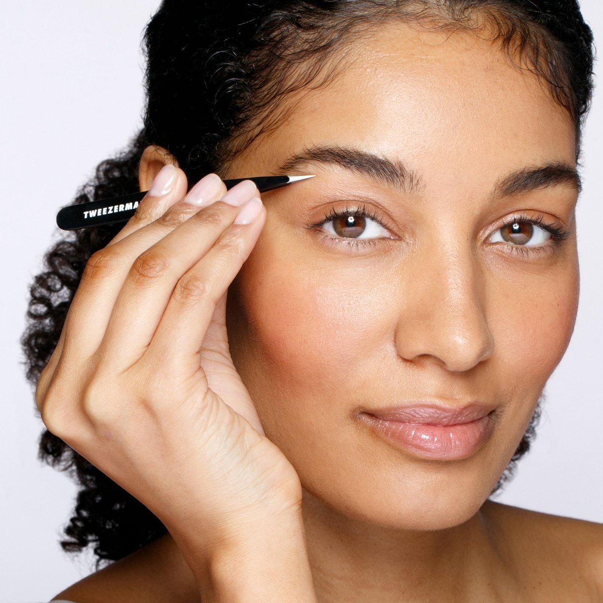 Looking for extra precision? Our Midnight Sky Point Tweezer might be the right tool for removal of fine and ingrown hairs thanks to finely tapered tips.
tweezerman.visitlink.me/QMho7t