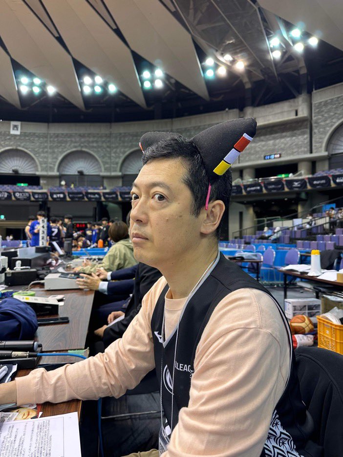 MBC_okada's tweet photo. 友達が作ってくれたれぶにゃんの耳カチューシャがまさか公式グッズになるなんて！😻
#鹿児島レブナイズ
#れぶにゃん
#NECOJANAIJANAI https://t.co/tdfey7y1hl