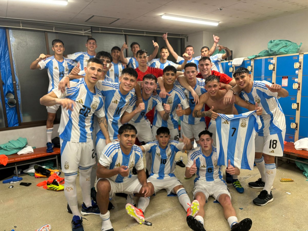 Argentina's tweet photo. #Sub20 ¡Debut con victoria en Japón!

🫡 Con un tanto de Cabral, el equipo de Claudio Gugnali derrotó 1-0 a Shizuoka.

📝 https://t.co/B64JtoVtx6 https://t.co/Ld6ttxAcQ2