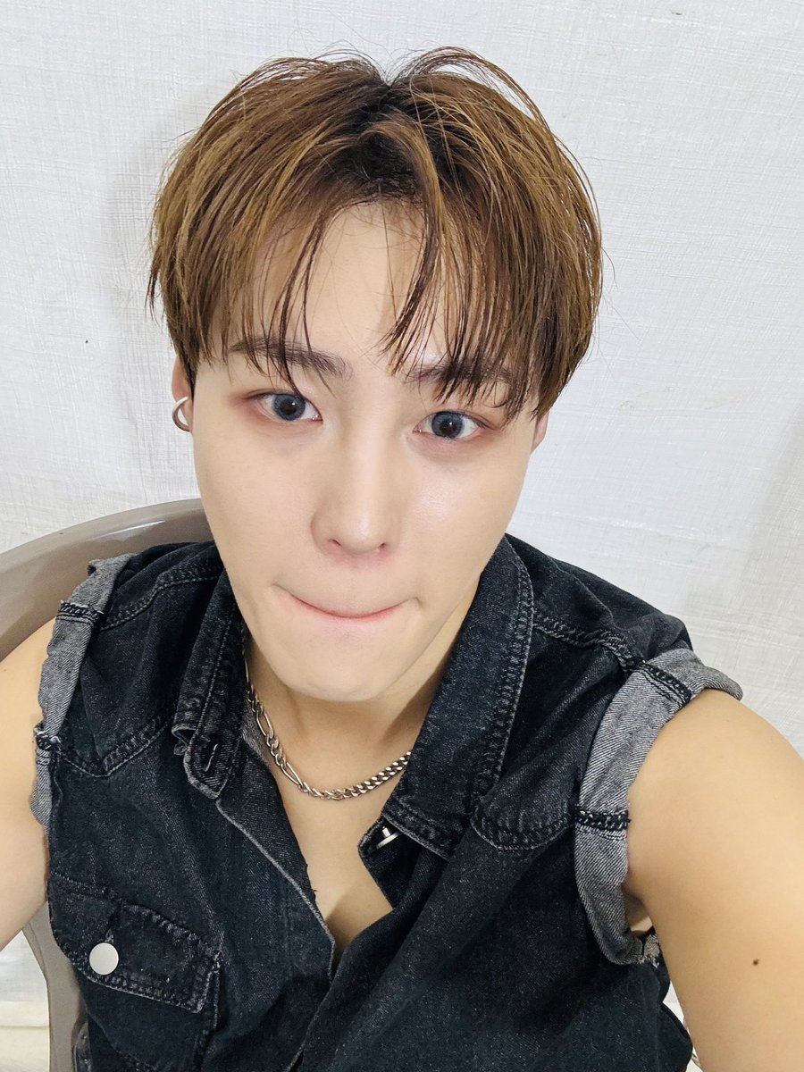 gooreumseng's tweet image. 하늘 여러분~~!!
저 상 받았어요~~
축하해 주셔서 너무 감사하고
이 기쁨을 같이 나누고 싶습니다🩷
앞으로도 더 열심히 열심히 해보겠습니다.
사랑합니다❤️
#하성운 #하늘 #사랑해 #kworldreamawards #퍼포먼스상 #감사합니다