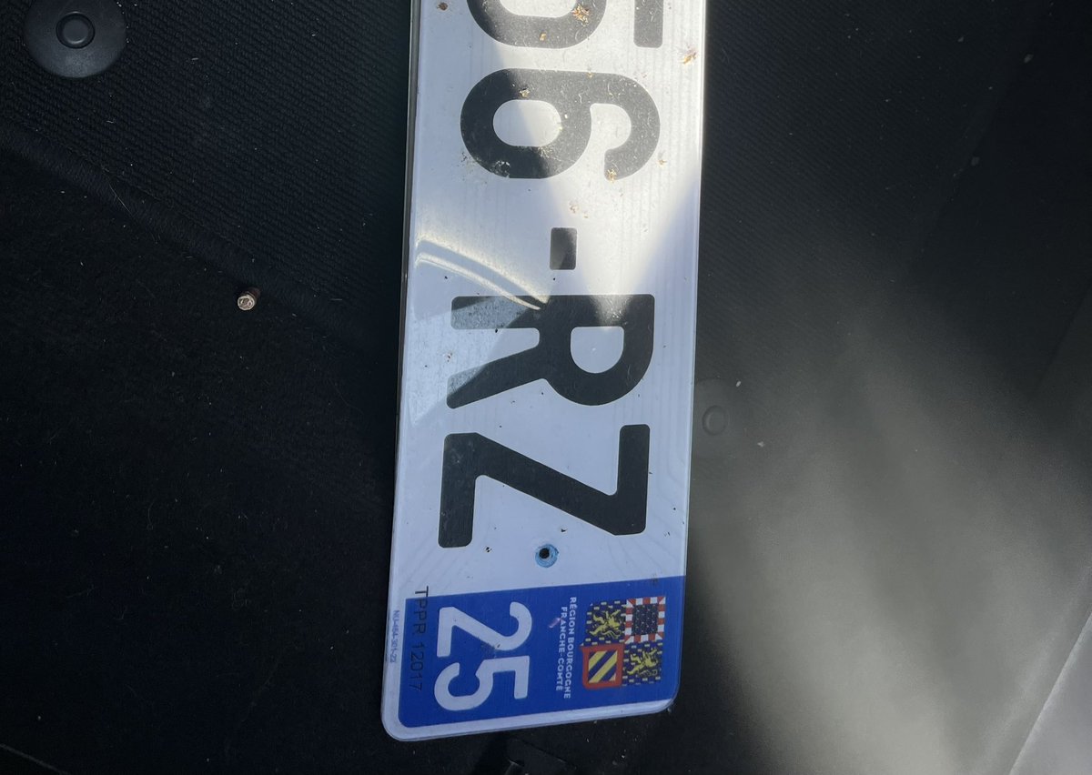 A déposé ce jour ses plaques d’immatriculation série limitée <a href="/RemiMathis/">Rémi Mathis</a>