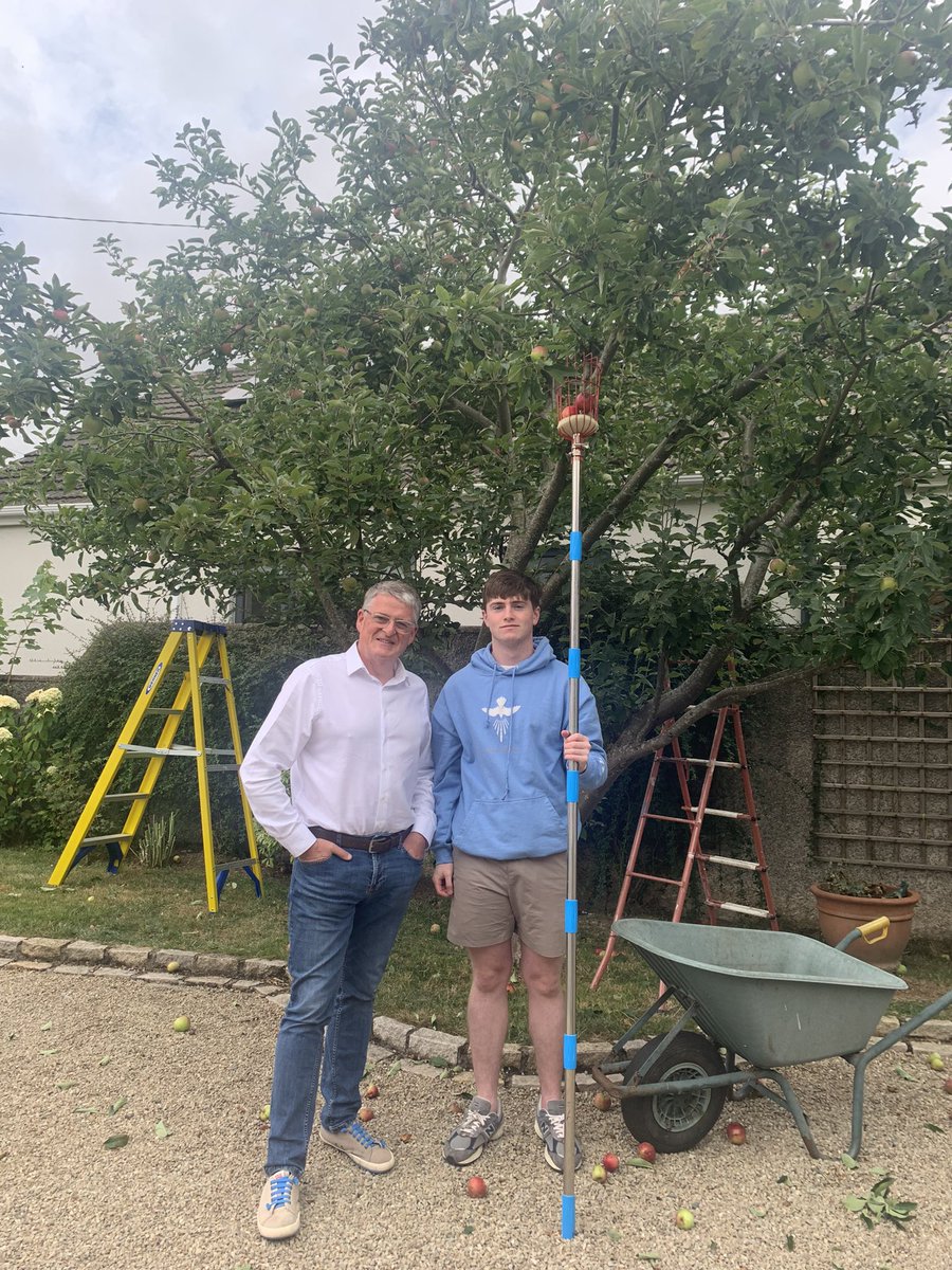🍎Our first apple pick this 2024 season. Huge thanks to Blackrock donors Caroline and Iarla - for the third year! Our wonderful team - Deirdre, Dervilla, James &amp; Tom - did the work. The apples go to Feed Our Homeless and St Anne’s City Farm 🍎💚🍎
#foodwasteprevention  #charities