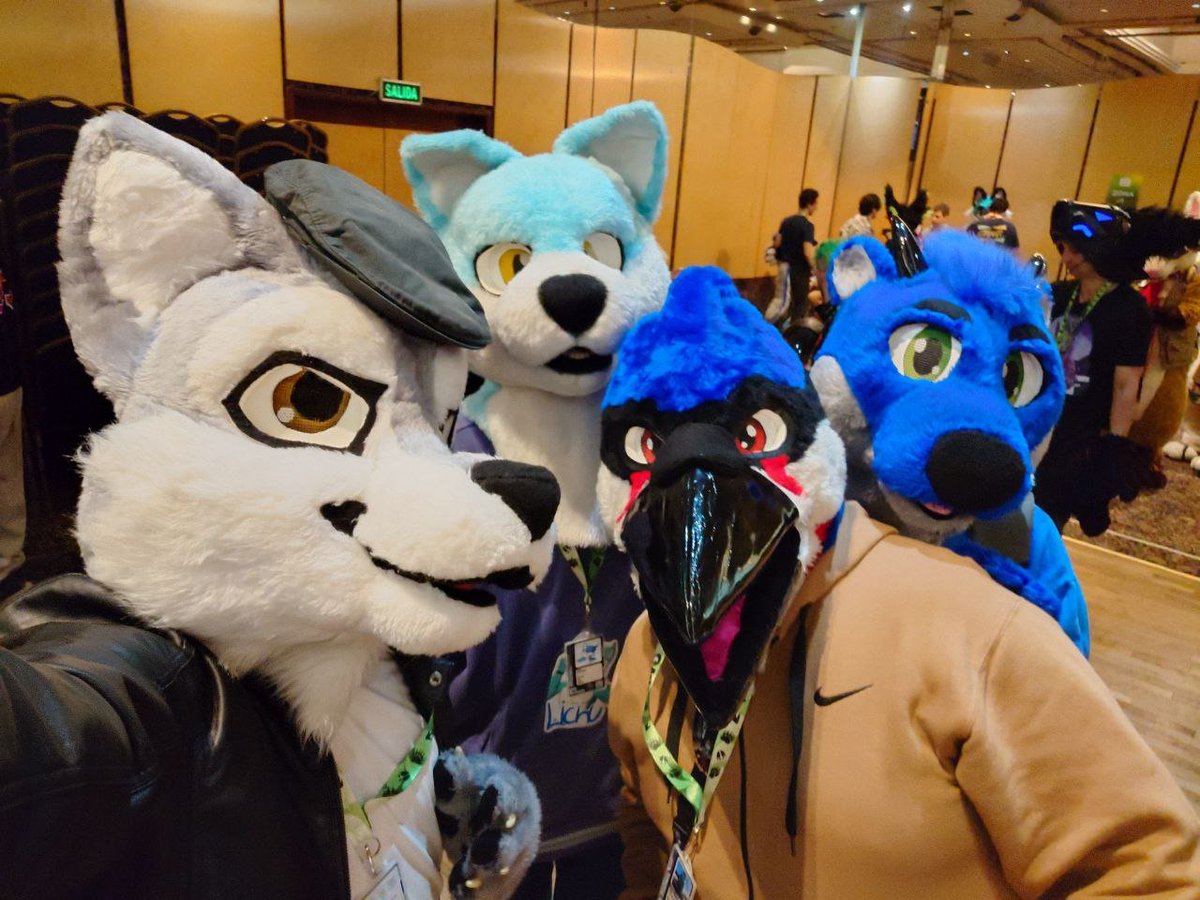 I can't say.. how much I'm very grateful for all the love that I received in my first con, #ArFF2024 was the greatest experience that I had for SO LONG and I'm sure there will be a second~ I see you next year ! !

I can't post all the photos, but here the most relevants.

L U ALL