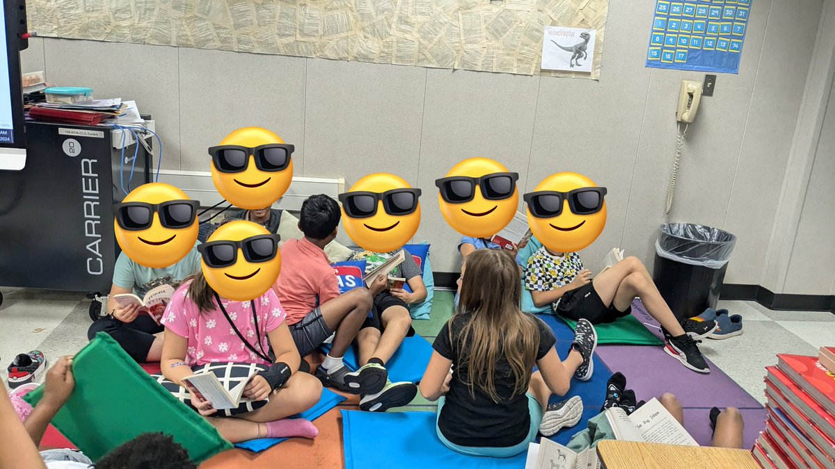 ClassroomDavis's tweet photo. Floor reading FRINNNNNNNNNDLE! https://t.co/MXPYoF7pNH